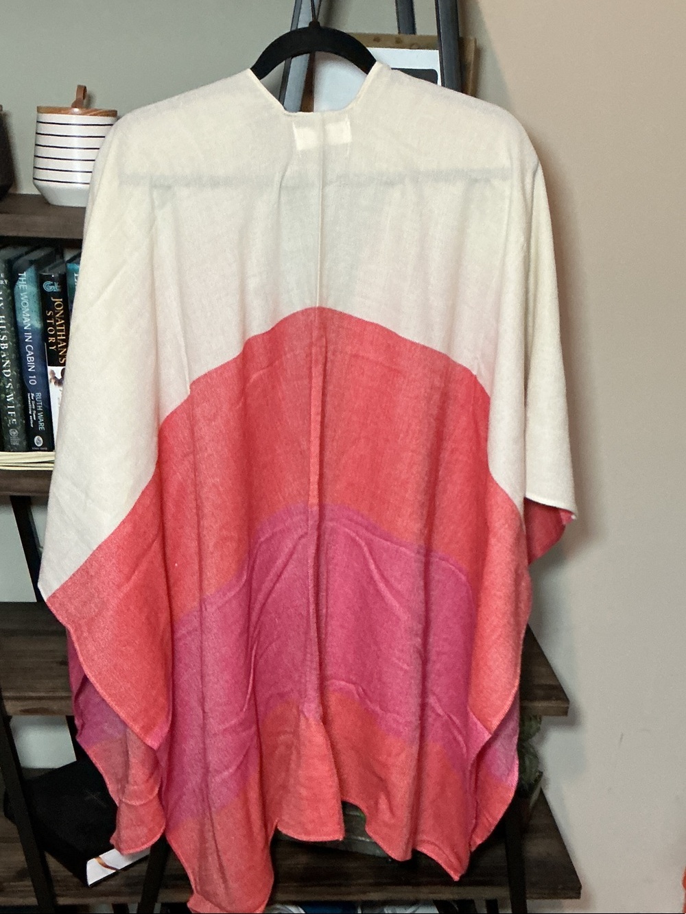 Mersea Lightweight Colorblock Modern Travel Wrap Poncho Shrug in Coral & Pink - Picture 3 of 5
